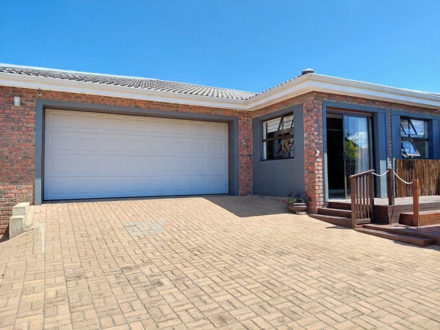 3 Bedroom Property for Sale in Stilbaai Wes Western Cape